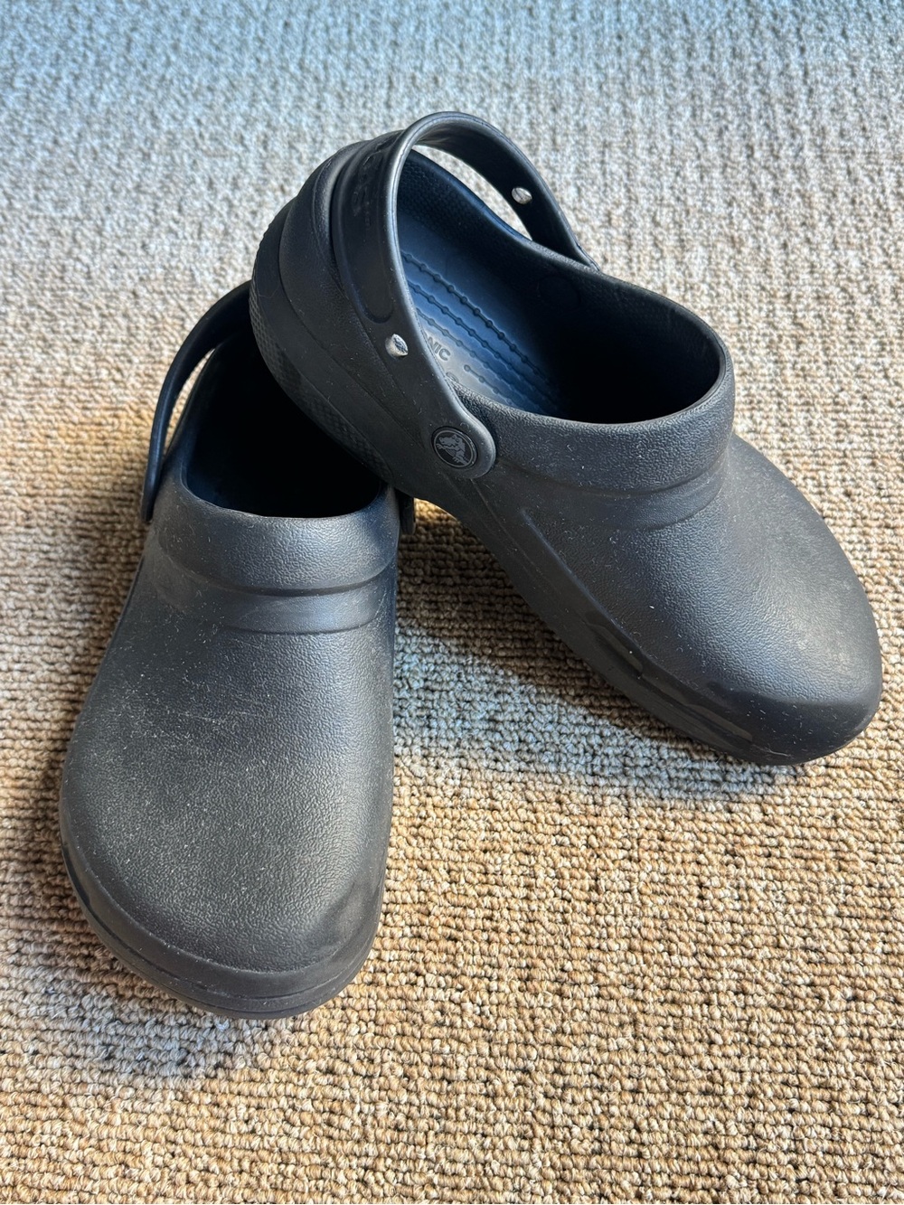 Bistro Black Non-slip Clogs with Heel Strap